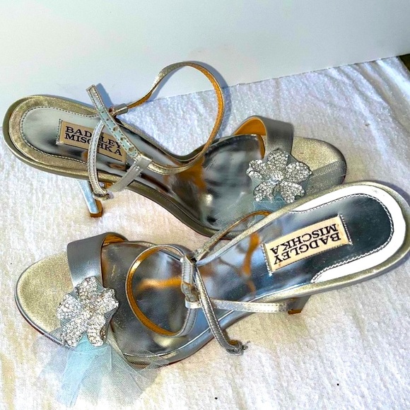 Badgley Mischka silver flower heels - Picture 7 of 10